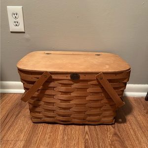 Peterboro Picnic Basket with Hinged Lid Double Swing Handles + Fabric Liners